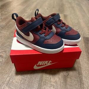 Nike Kids court Burroughs Low Sneakers in Burgundy and Navy